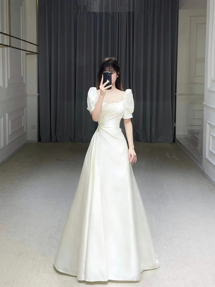 Retro Style White Satin Wedding Dress Y4781