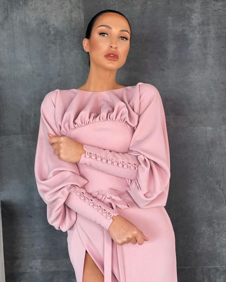 Pink Boat Neck Prom Dress Long Sleeves High Slit Satin Evening Dress Buttoned Cuffs Sheath Formal Party Dress Y4875