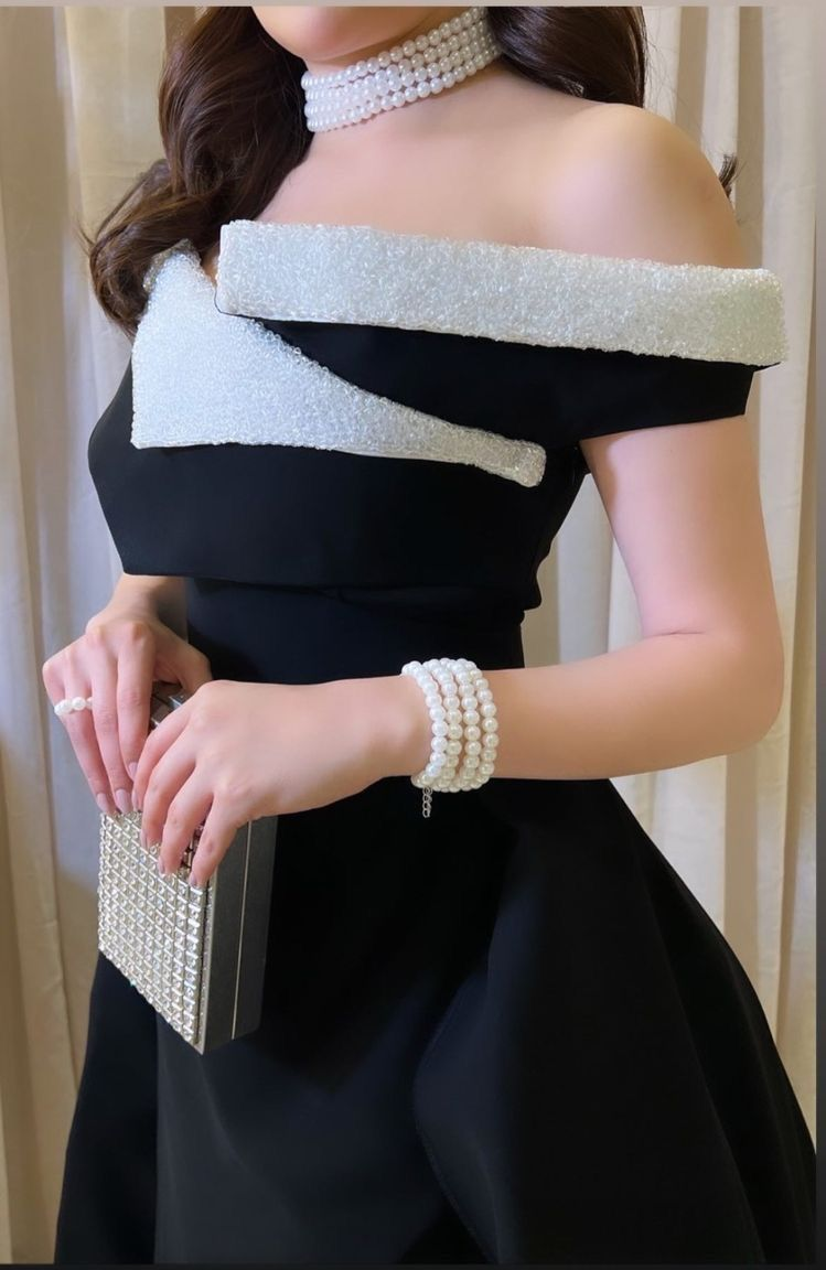New A-Line Black Arabia Dubai Evening Dresses Off Shoulder Prom Party Gowns Slit Side Elegant Formal Occasion Dress Y4689