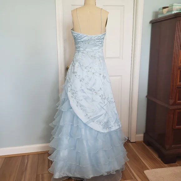 Elegant Ice Blue Sequins Beaded Ball Gown,Tulle Layered A Line Prom Dress Y7931