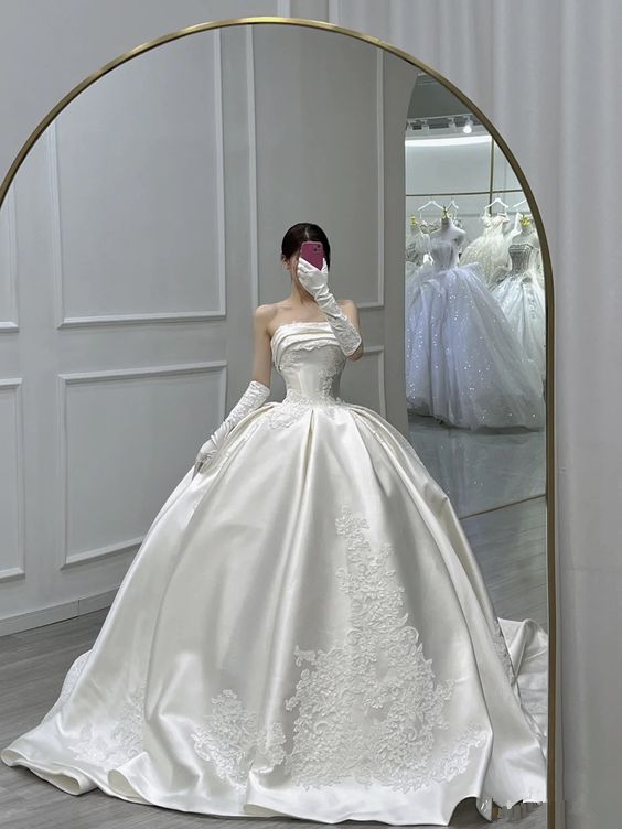 Stunning White Strapless Satin Wedding Dress,White Bridal Gown Y6859