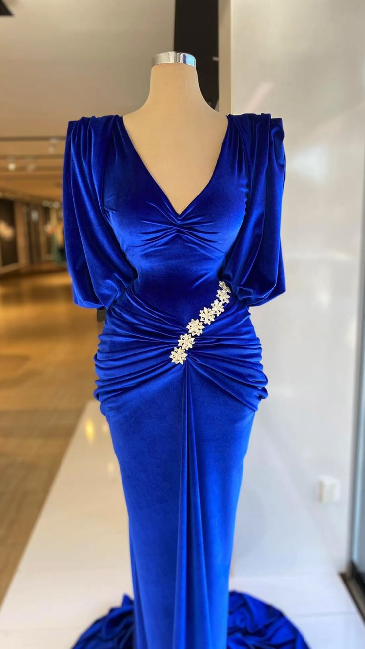 Evening Dresses Dubai V-Neck Short Sleeves Velvet Pleats Appliques Royal Blue Mermaid Formal Prom Party Dress Y4935